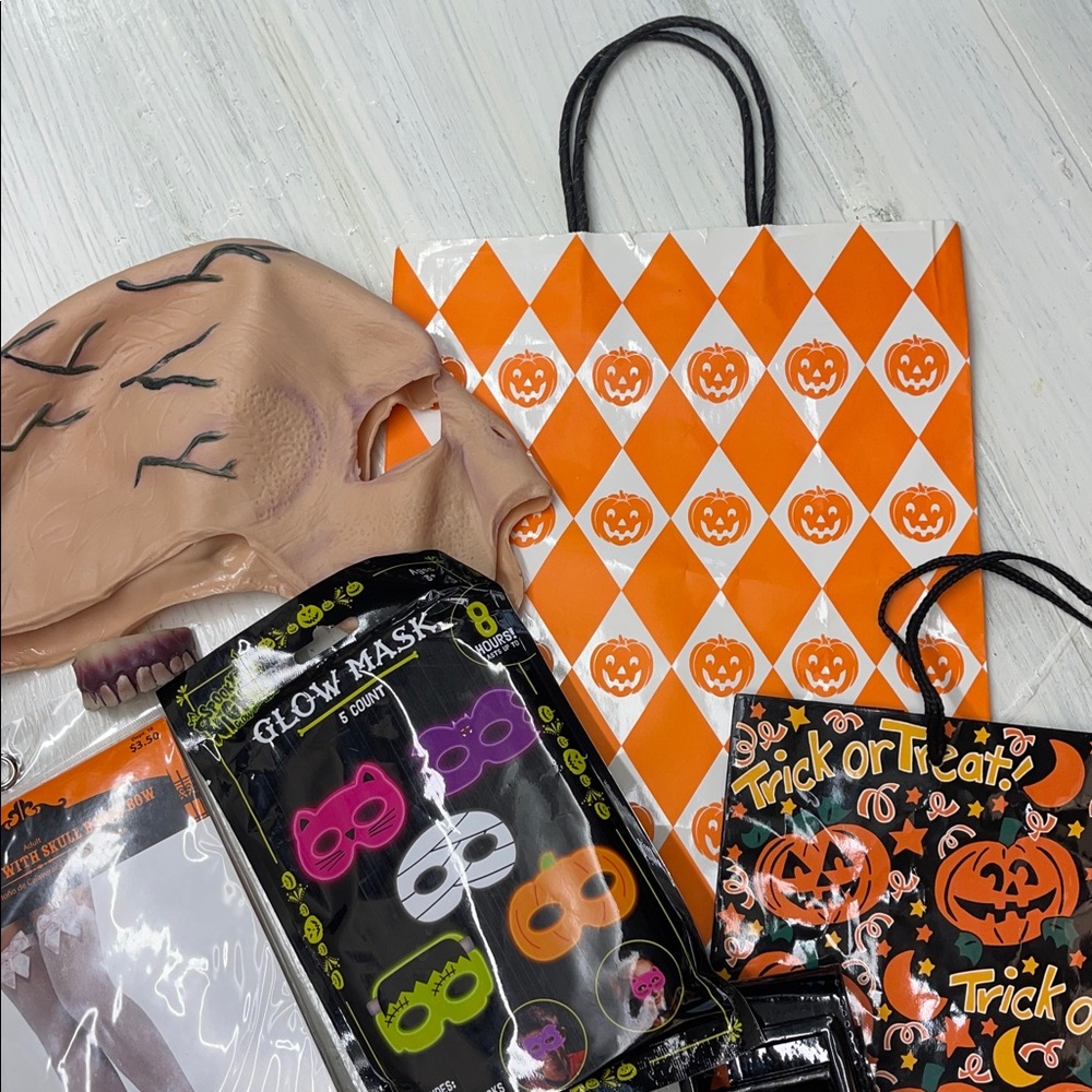 Halloween Costume and Decor Bundle - Picture 4 of 11